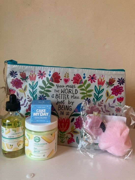Mother's Day Bundle-Dillpicky (aminnah) scrub & body oil, pouch, bag charm - Picture 1 of 15
